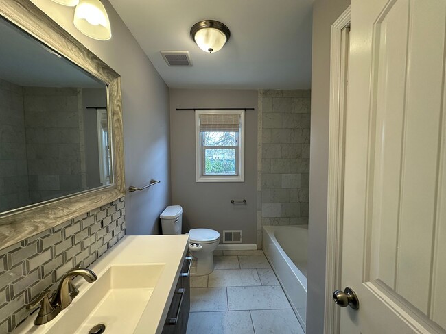 Building Photo - 1 Carteret St