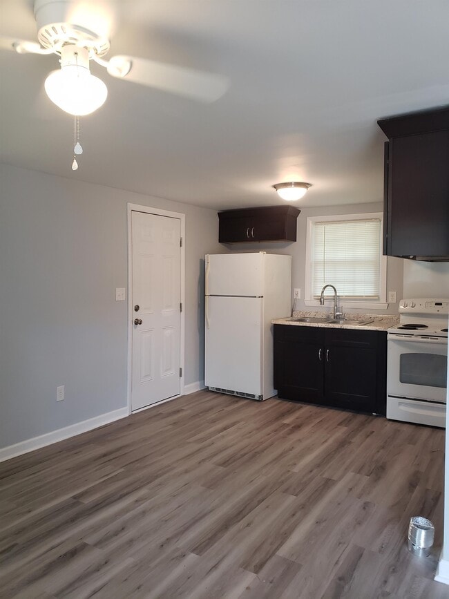 Building Photo - 823 McNeil St