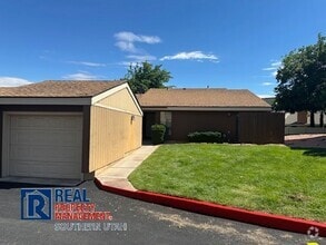 Building Photo - Bloomington Gardens Townhome