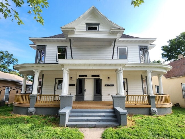 Building Photo - Spacious 2-Bedroom, 1-Bathroom Home AVAILABLE NOW!!