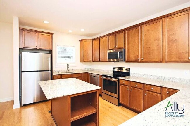 Building Photo - 1610 Kempton Pl