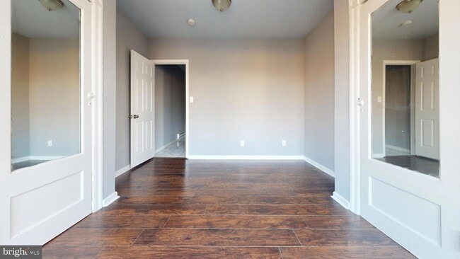 Building Photo - 1915 W Erie Ave