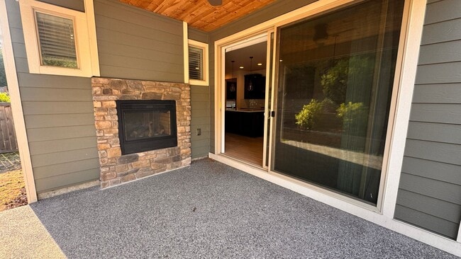 Building Photo - 3755 Monterey Ct NE