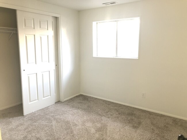 Building Photo - HUGE 6 bed 2 bath fully remodeled Kearns home is a MUST SEE!!