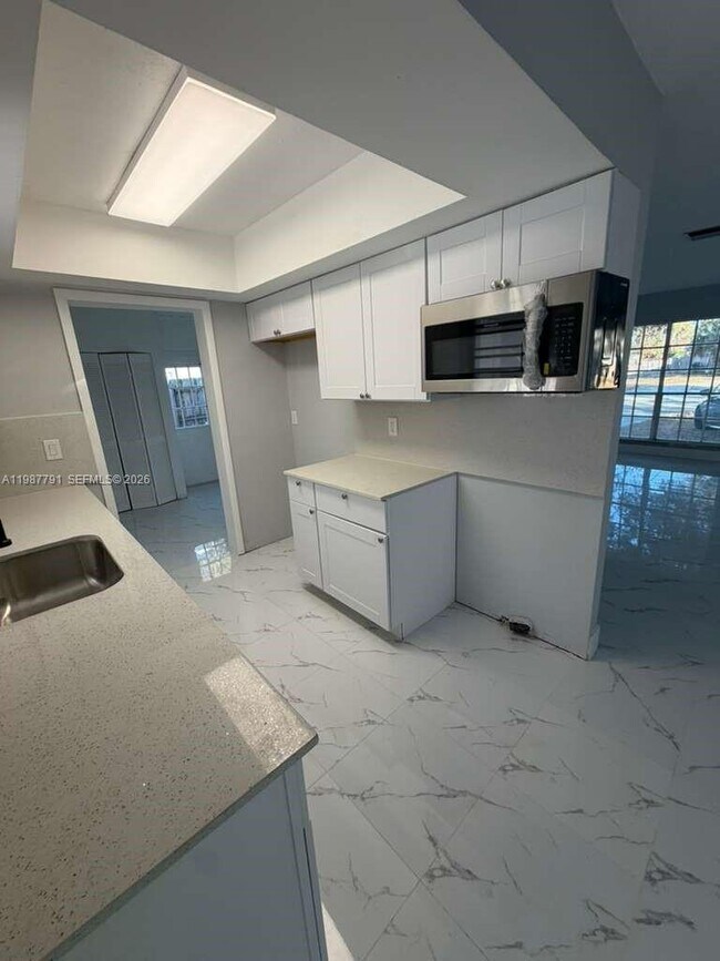 Building Photo - 4030 School Cir