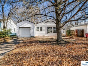 Building Photo - 2 bedroom house at Lincoln & Oliver