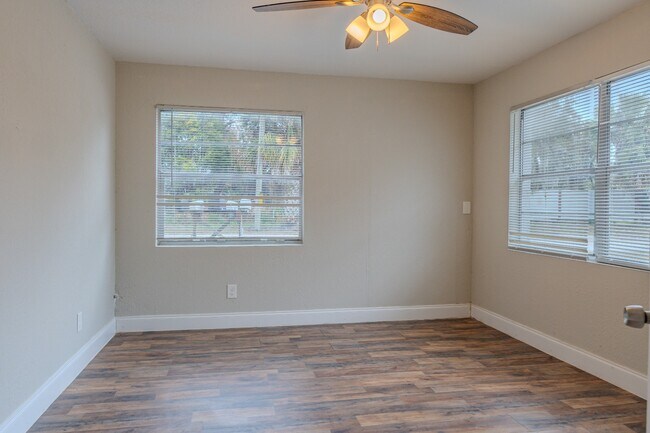 Building Photo - 129 W Church St