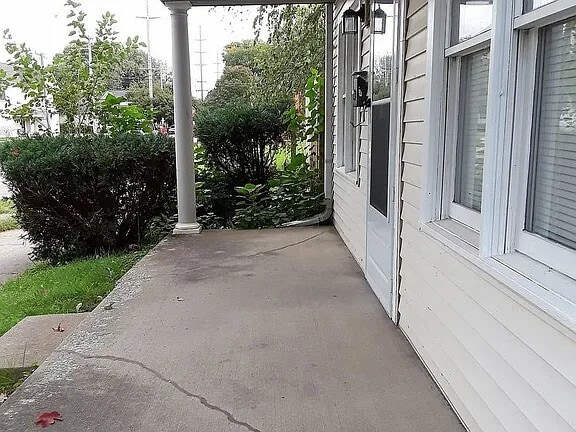 Building Photo - 1810 Magazine St