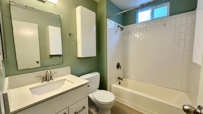 Building Photo - Incredibly Peaceful Apartment in an Urban Oasis in Emeryville!