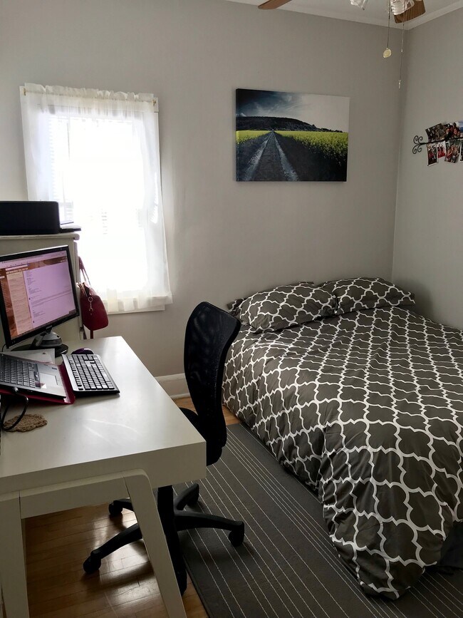 Bedroom 2 (main floor) - 4048 Snelling Ave