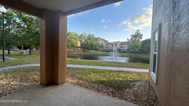 Building Photo - 610 Fairway Dr