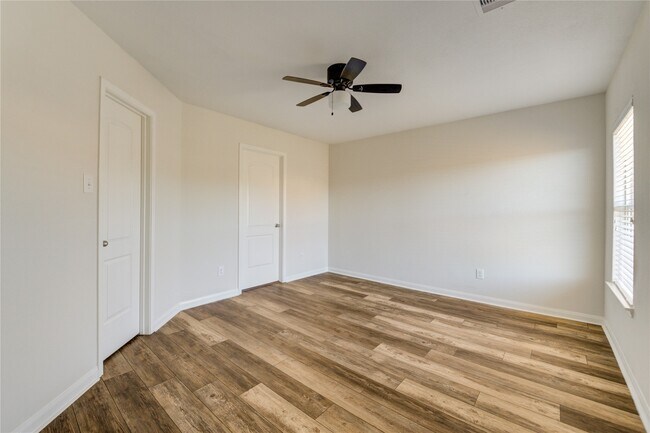 Building Photo - 8839 Hazel Rose Sky Dr