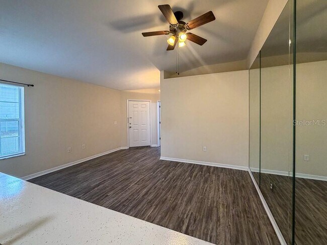 Building Photo - 4003 SW 27th St