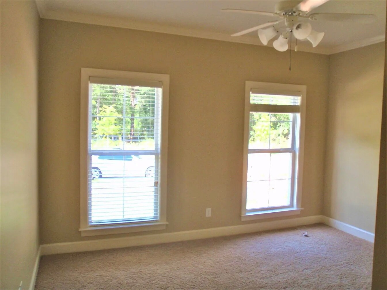 Building Photo - 409 Redbud Cir
