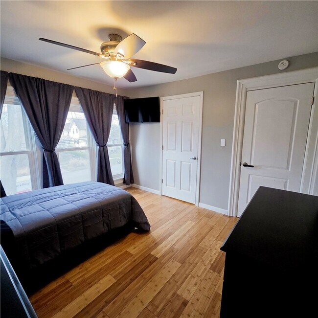 Building Photo - 149 Adam St