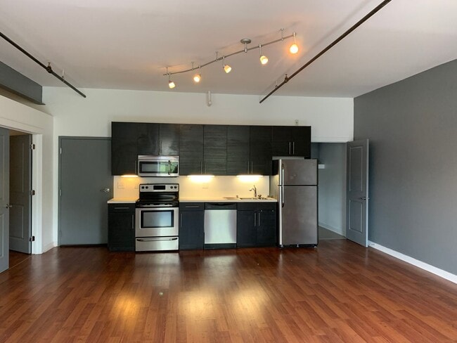 Building Photo - Spacious Apartment in Market Lofts
