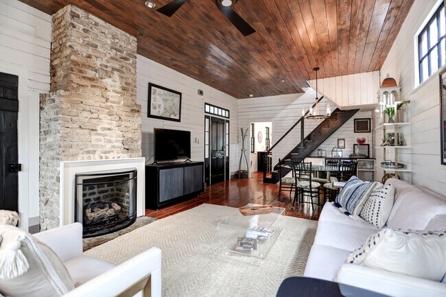 Building Photo - 266 Ashley Ave
