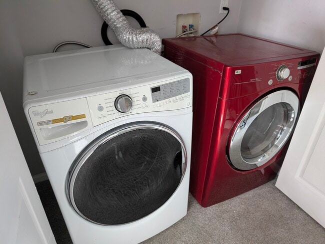 Building Photo - 38 River Bank Dr