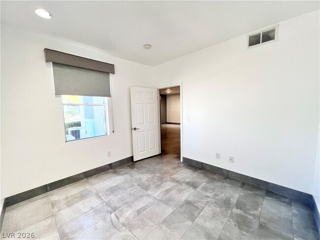 Building Photo - 6955 N Durango Dr