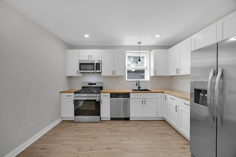 Building Photo - 6807 S Paulina St