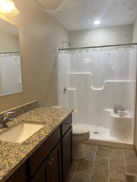 Building Photo - 90 Hanshew Ln
