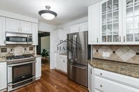 Building Photo - Your NW Sanctuary: 4-BR Single Family Home
