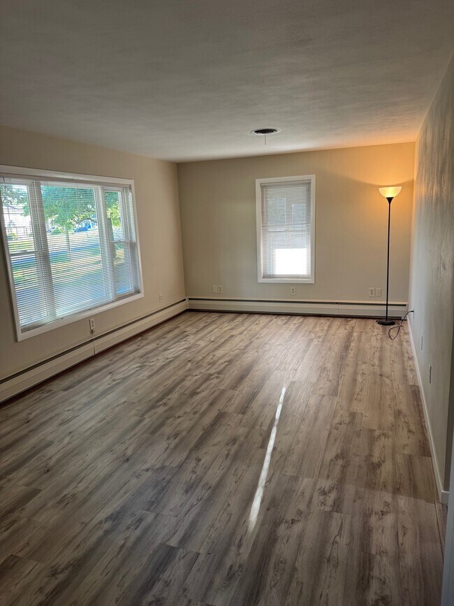 Building Photo - 2613 Southridge Dr