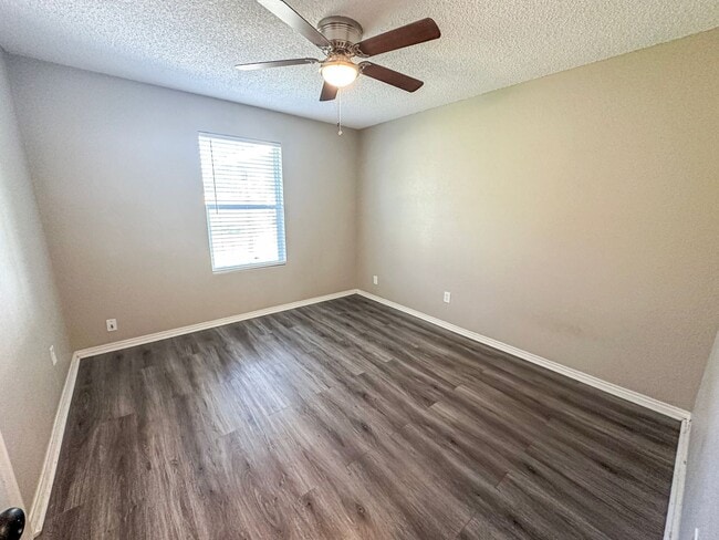 Building Photo - 3 Bedroom House in Hewitt - Midway ISD