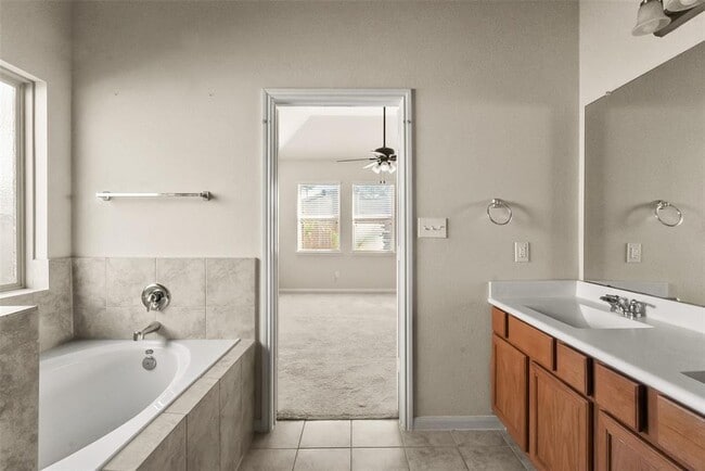 Building Photo - 10942 Sun River Falls Dr
