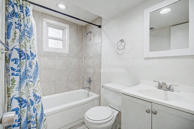 Building Photo - 2705 W Park Pl