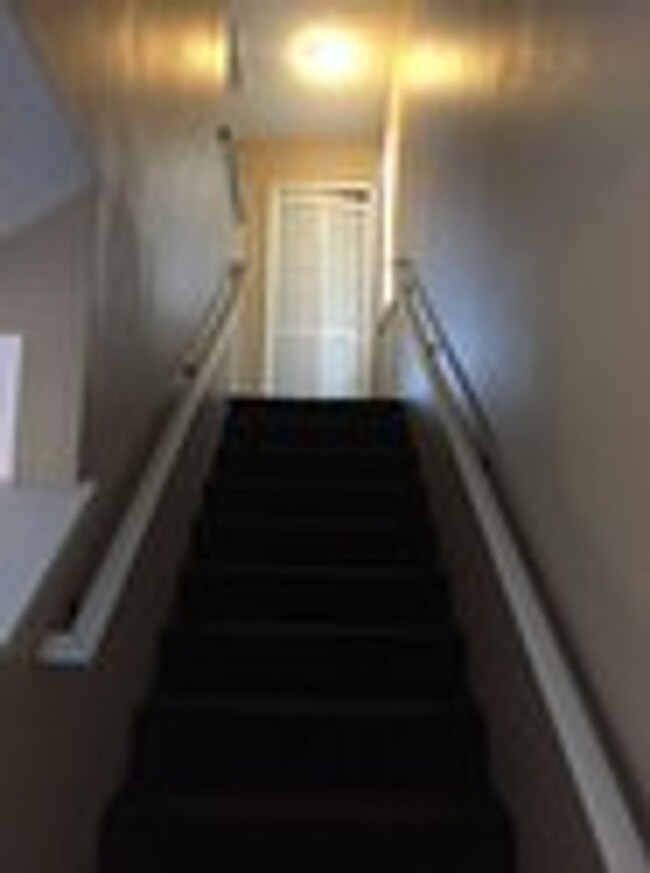 Building Photo - HIDDEN CREEK CONDO