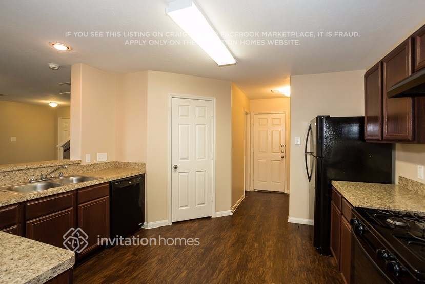 Building Photo - 12631 Mountain Daisy Rd