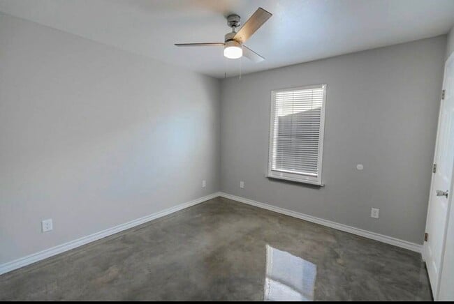 Building Photo - 1301 Dolph St