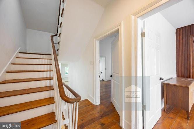 Building Photo - 209 E Martin St