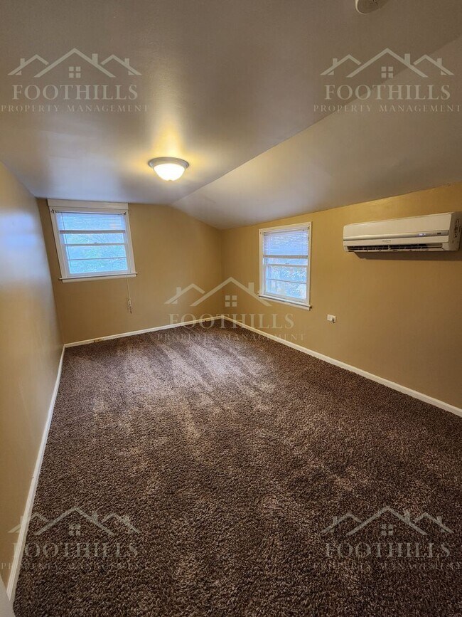 Building Photo - 202 William St