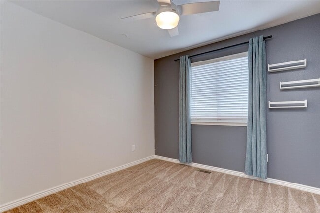 Building Photo - Stunning 5Bed/4Bath Home in the Heart of Erie