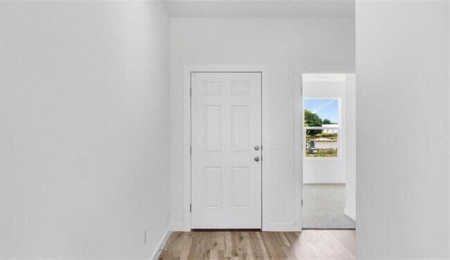 Building Photo - 200 NW Bellflower St