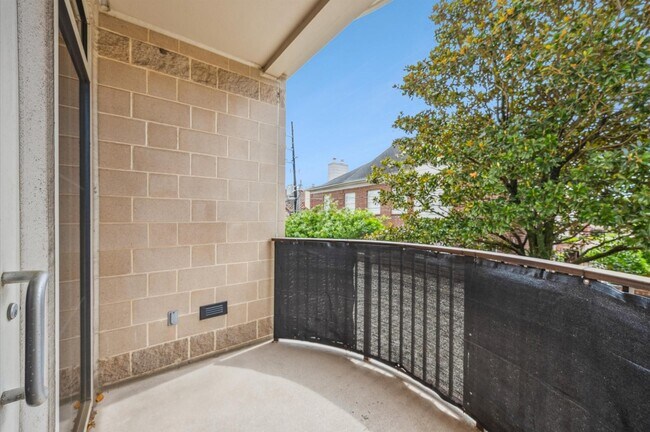 Building Photo - 1616 Fountain View Dr