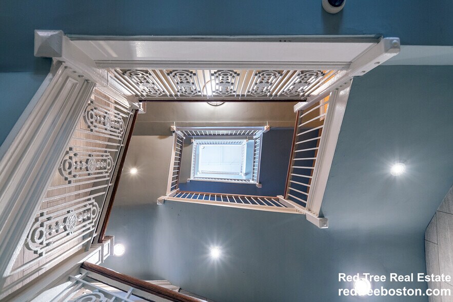 Building Photo - 195 Park Dr