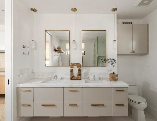 Building Photo - Coastal Luxury Retreat in the Heart of Corona del Mar Village-Available for Monthly Executive and...