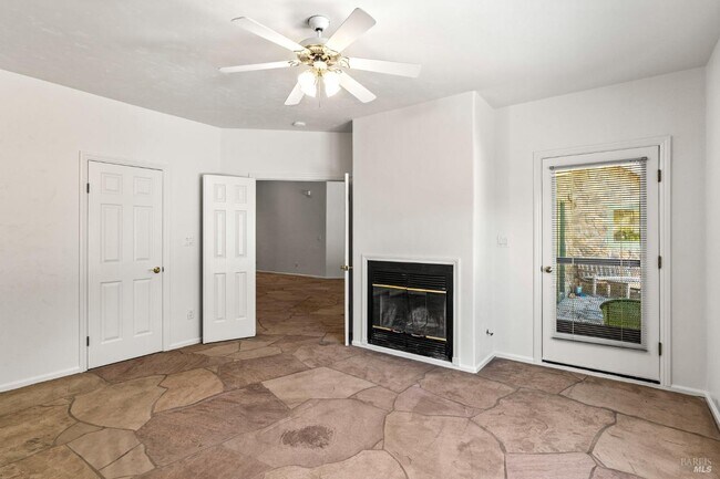 Building Photo - 6578 Oak Leaf Ct