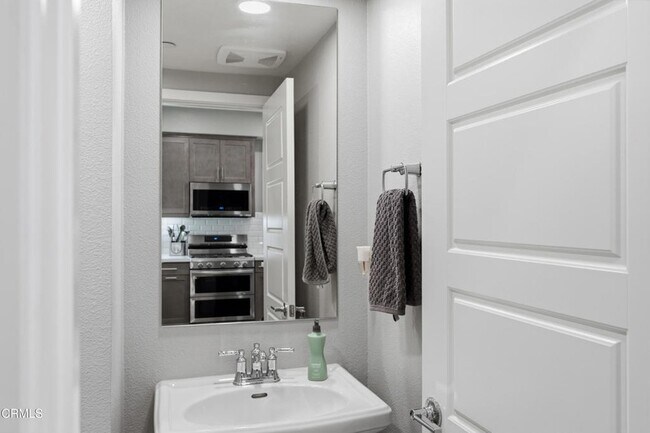 Building Photo - 643 Winchester Dr