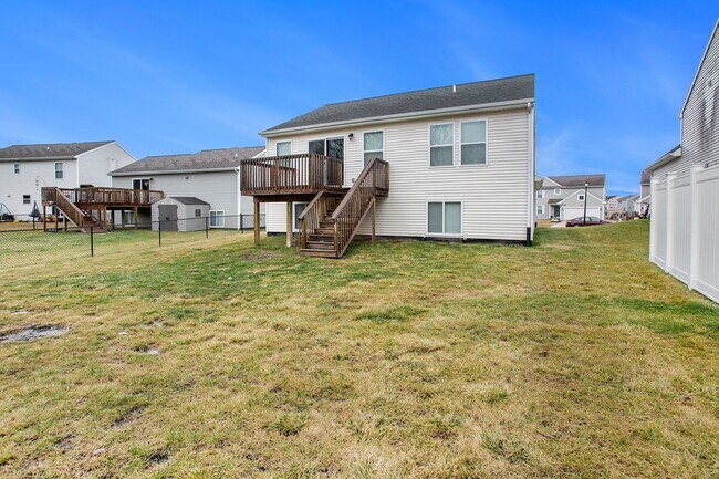 Building Photo - Beautiful Neighborhood with Newer Home for Lease