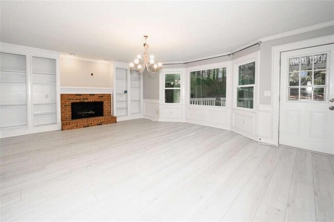 Building Photo - 151 Lakeside Dr NW