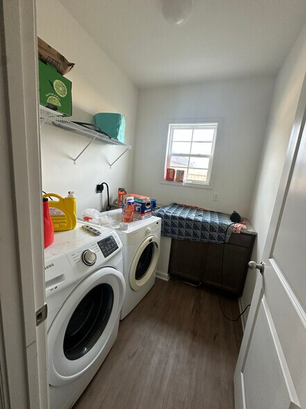 Building Photo - 813 Calista Flt