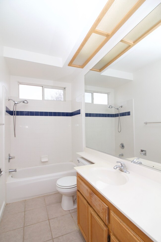 Building Photo - West Davis 4 Bedroom 2.5 Bathroom Home Rig...