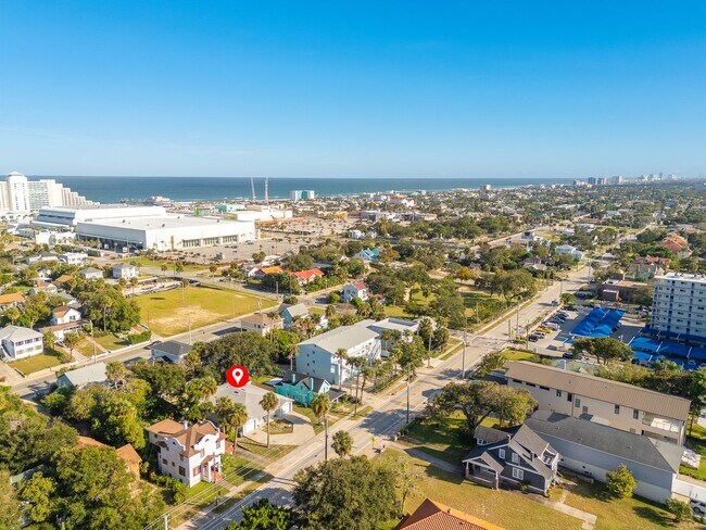 Building Photo - Charming 3-Bedroom Home Just 3 Blocks from...