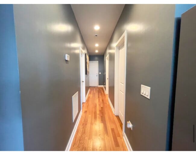 Building Photo - 4241 S Langley Ave