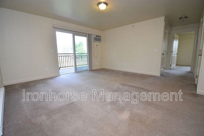 Building Photo - 807 W Villard St