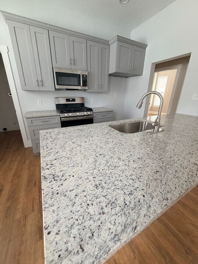 Building Photo - Beautiful Renovated Home Available for Lease!